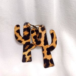 Adorable earrings 😻